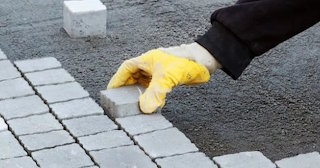 Укладка тротуарной плитки 50 на 50 в Соли-Илецке в октябре