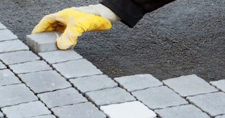 Укладка брусчатки в Соли-Илецке - цена от 833 руб. за м2 | ТротуарнаяПлитка