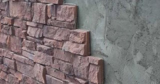 Качественная отделка цоколя фундамента снаружи в Соли-Илецке в октябре